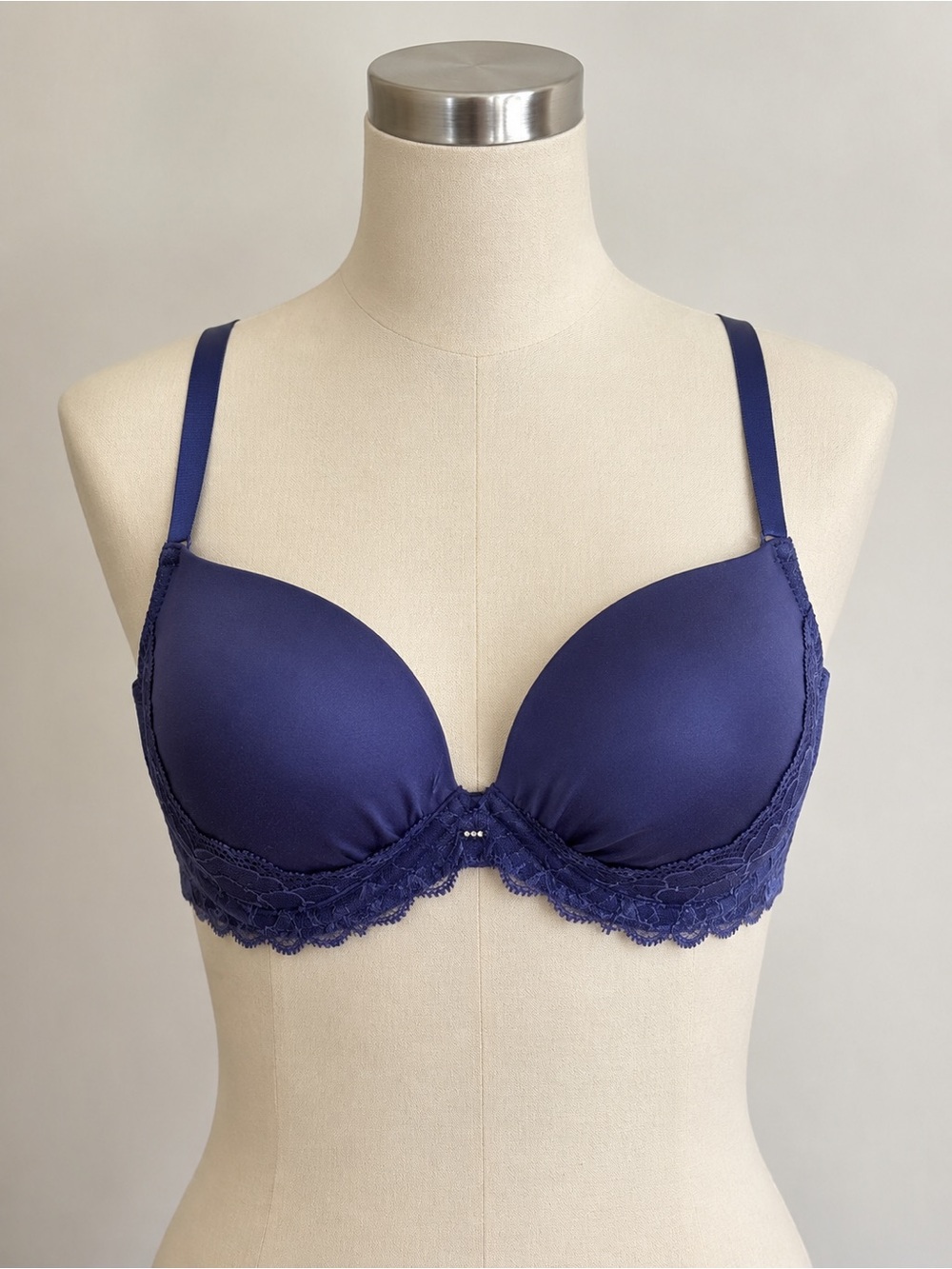 Victoria's Secret fabulous Purple Lace Bra 36C